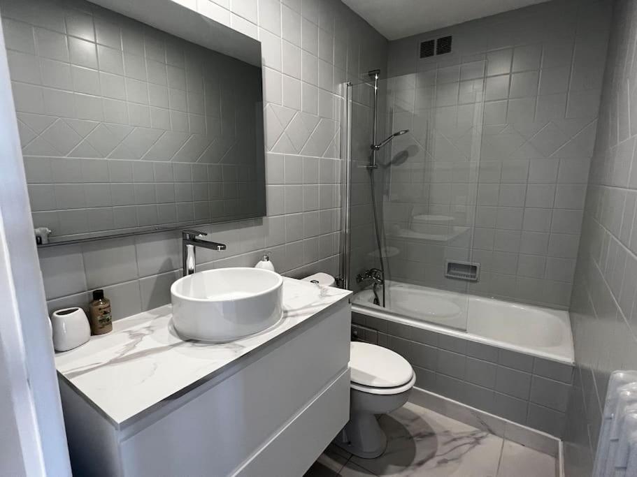 Апартаменти T2 Lumineux Refais A Neuf Avec Parking ! Лор'ян Екстер'єр фото